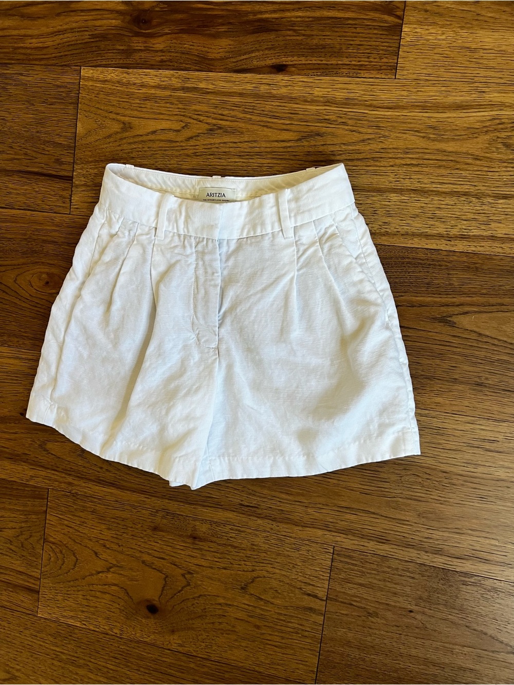 Aritzia The Effortless Short White Linen-Blend High-Rise Shorts - Picture 2 of 6